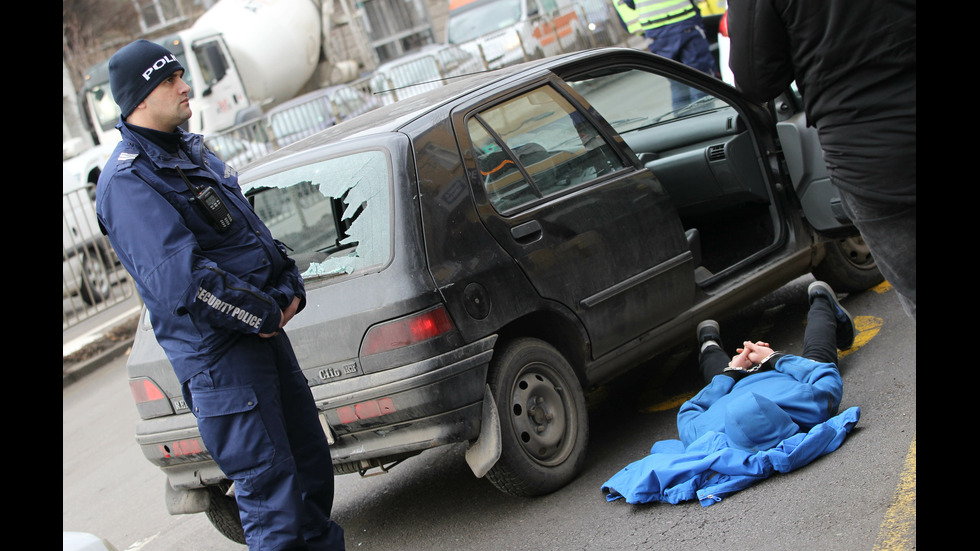 Задържахамъже, разбивали коли в София