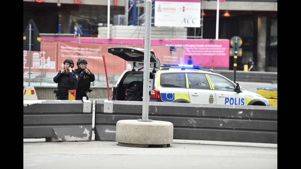 Камион се вряза в пешеходци в Стокхолм
