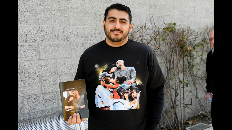 Хиляди се простиха с Коби Брайънт