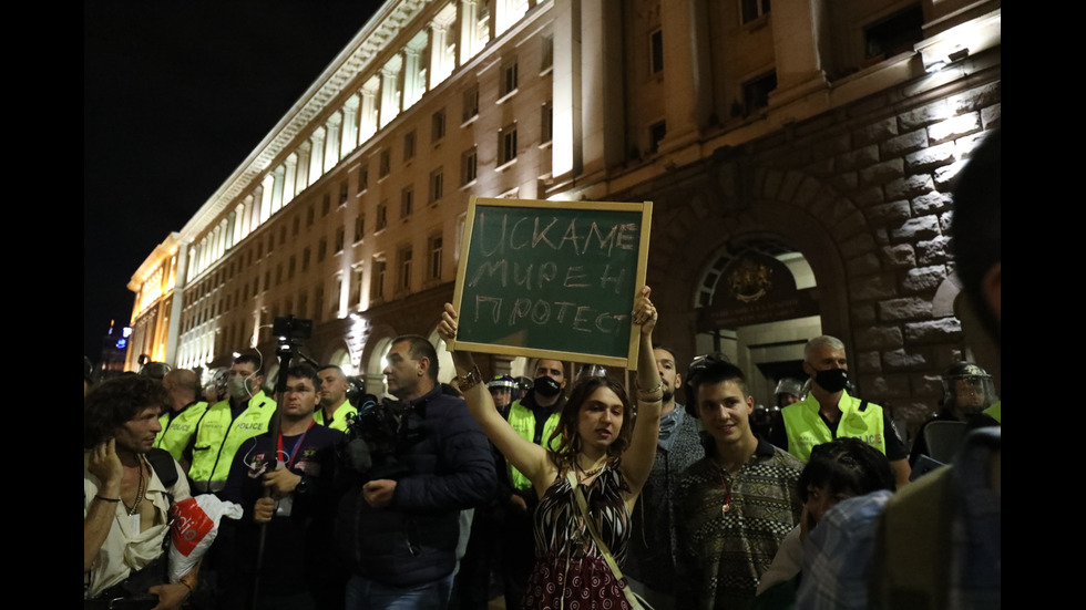 ДЕН ОСМИ: Протестите с искане за оставка на кабинета продължават