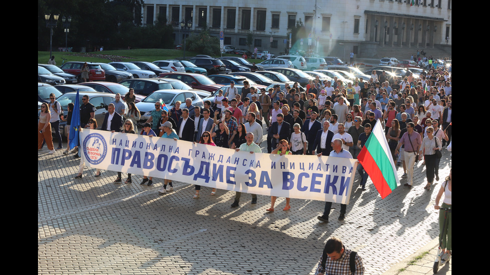 Две демонстрации в подкрепа на кабинета тази вечер в София