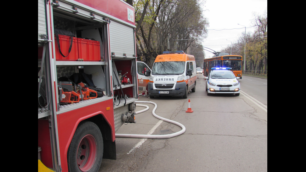 Семейство се спаси по чудо от горяща къща в центъра на Русе