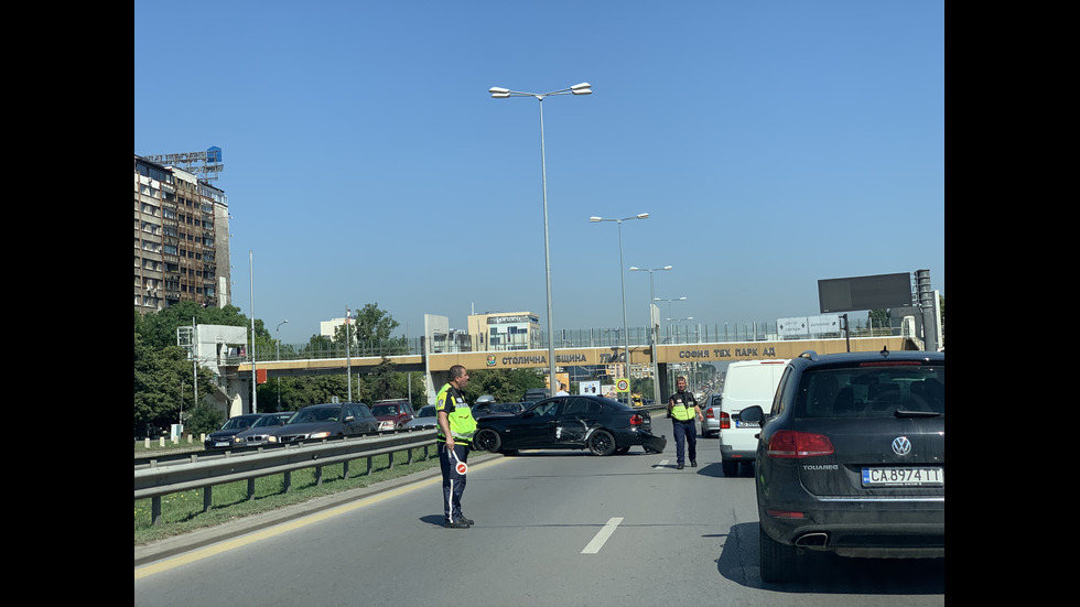 Автобус и кола се удариха на "Цариградско шосе"