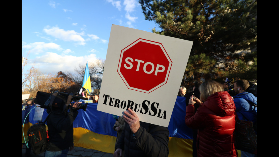 Протест пред руското посолство в София