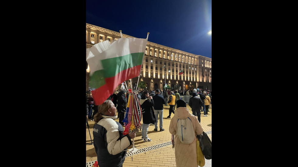 Протест срещу Бюджет 2026, демонстранти се събраха в Триъгълника на властта