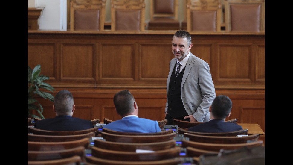 Депутатите гласуваха решението за оттегляне на Пламен Николов