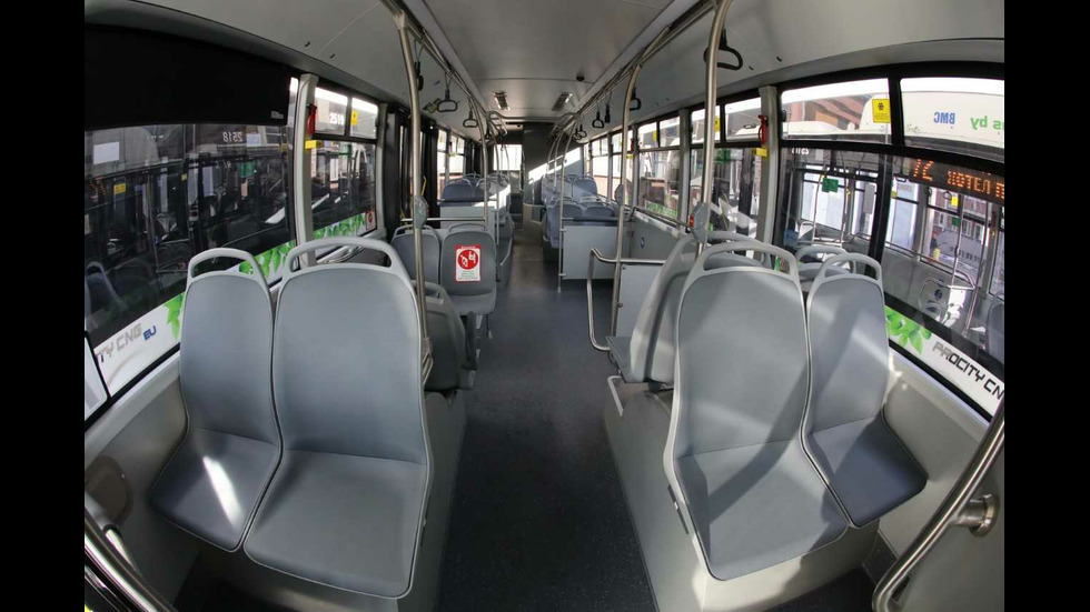 Фандъкова провери готовността за пускане на нови автобуси в градски транспорт