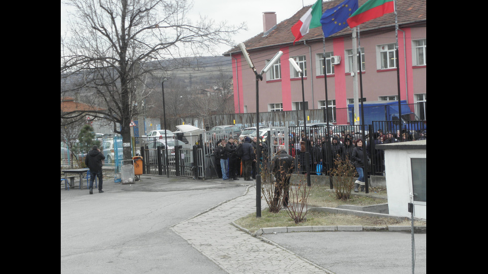 Над 100 шивачки на протест в Дупница