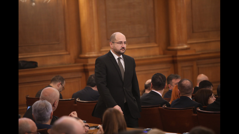 Парламентът решава дали да подкрепи проектокабинета "Габровски"