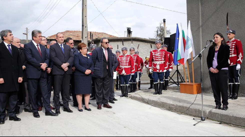 Откриха паметна плоча на президента Жельо Желев