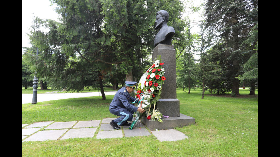 България притихна в памет на Ботев и загиналите за свободата ни