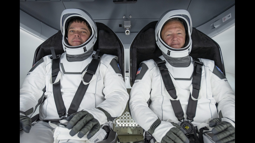 ИСТОРИЧЕСКА МИСИЯ: SpaceX с двама астронавти беше изстрелян в орбита