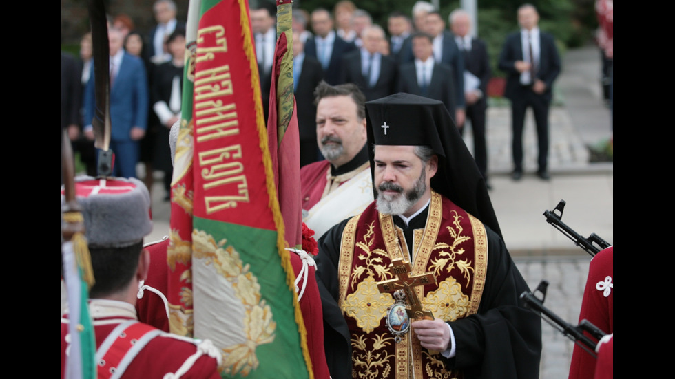 С тържествен водосвет осветиха бойните знамена