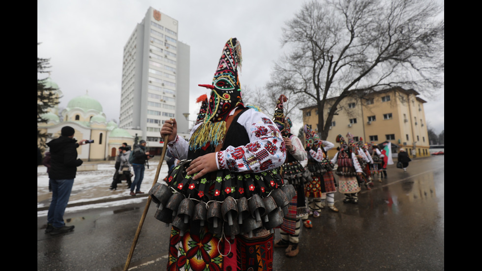 Фестивалът на маскарадните игри "Сурва" в Перник