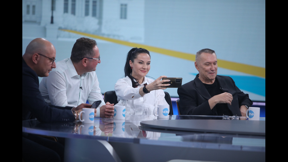 ЗАД КАДЪР: Изборният ден по NOVA В СНИМКИ