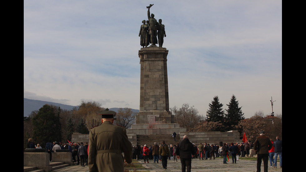 Протест в защита на Паметника на Съветската армия в София
