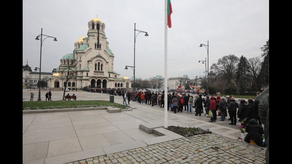 Изложиха за поклонение тленните останки на патриарха в „Св. Александър Невски”