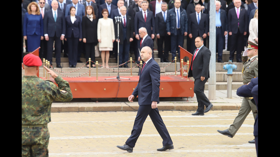 Военен парад за Деня на храбростта и водосвет на знамената