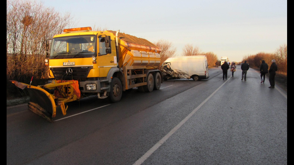 Трима души пострадаха при катастрофа на пътя Русе-Разград
