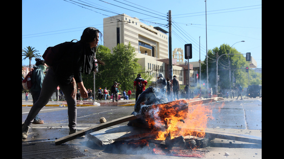 Безредици в Чили взеха най-малко 10 жертви