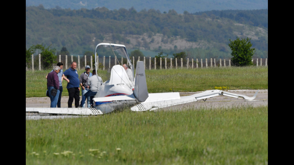 Самолетът на бизнесмена Ивайло Пенчев е паднал край летище Лесново