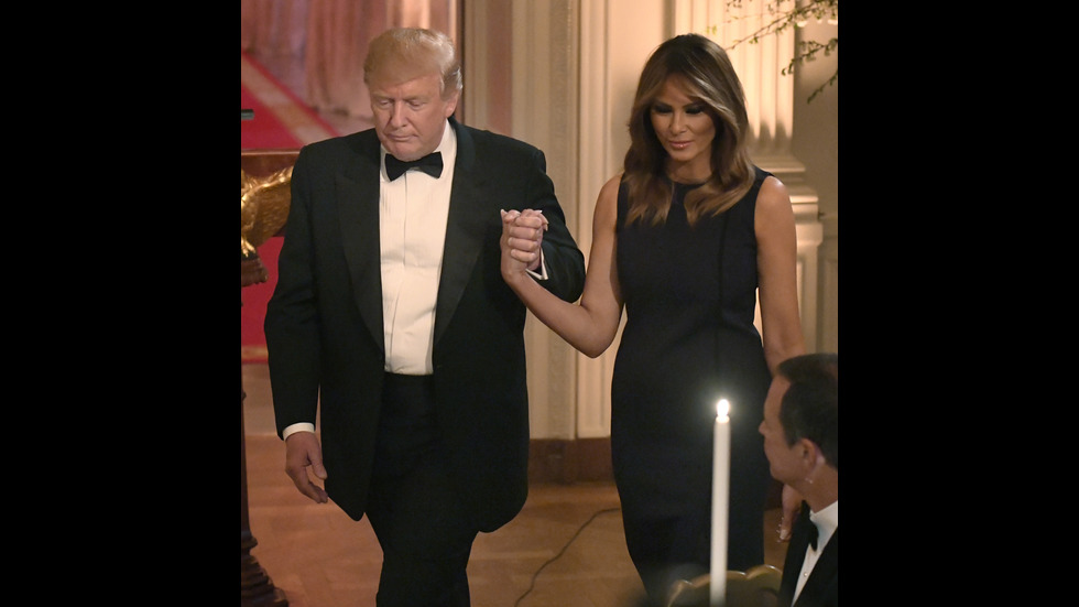 Стопанката на Белия дом с изумително красива рокля на вечерята в Белия дом