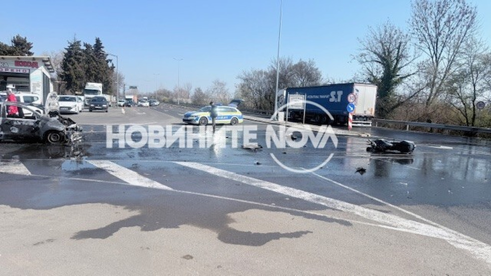 Тежко ПТП на входа на Бургас: Изгоря автомобил, има ранен