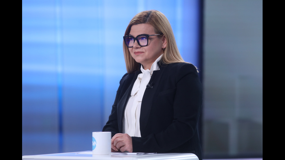 ЗАД КАДЪР: Изборният ден по NOVA В СНИМКИ