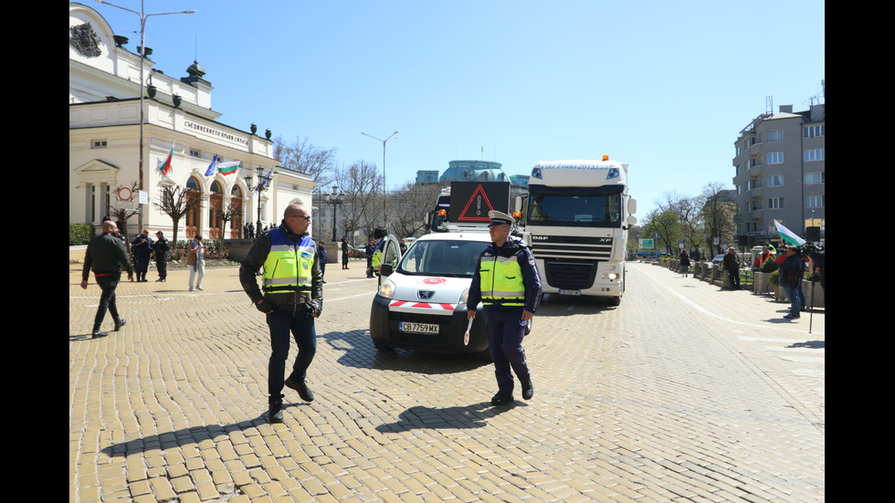 Пътни строители излизат отново на протест