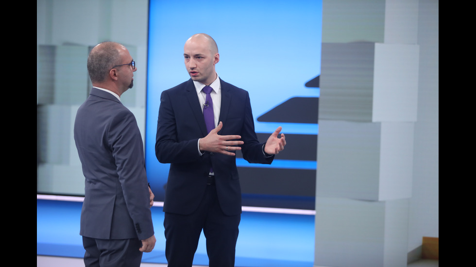 ЗАД КАДЪР: Изборният ден по NOVA В СНИМКИ