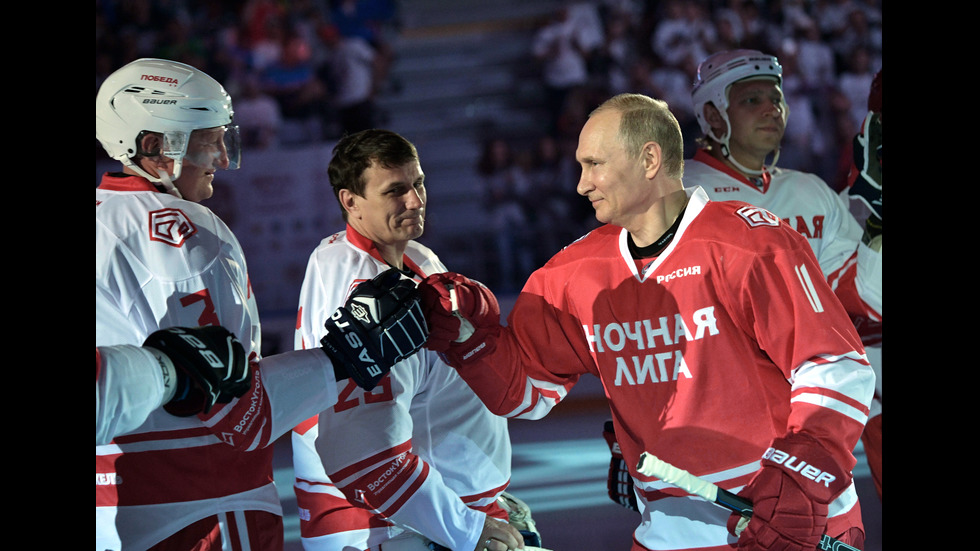 Путин вкара пет гола в юбилеен хокеен мач