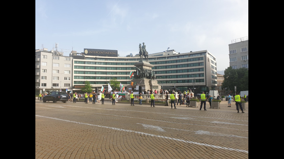 И днес протест пред парламента