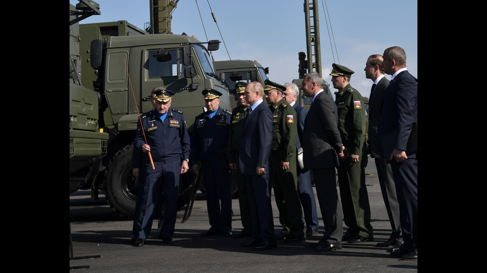 Путин на срещата с Помпео: Русия подкрепя пълноправни отношения със САЩ