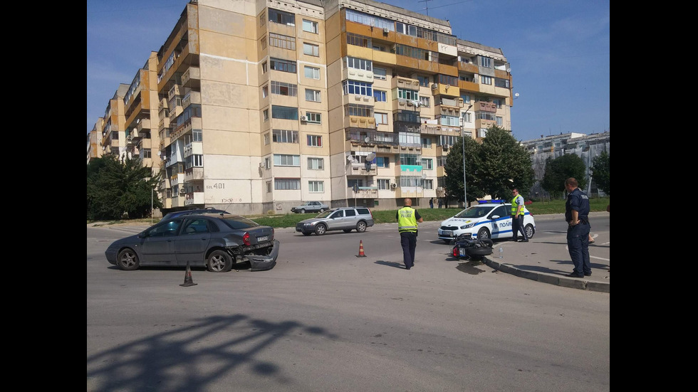 Моторист пострада при удар с автомобил в Русе