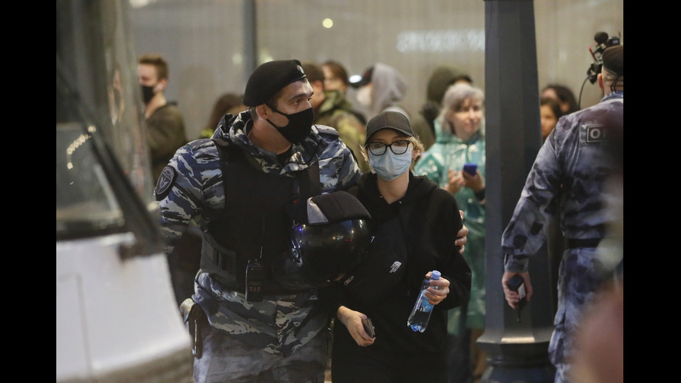 Над 100 задържани след протест за оставката на Путин в Москва
