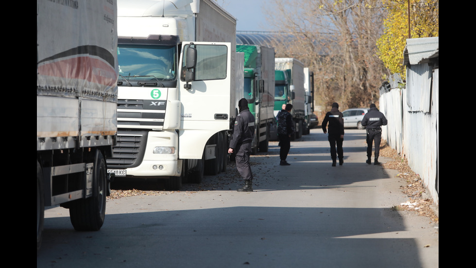 Започва транспортирането на машините за балотажа в страната