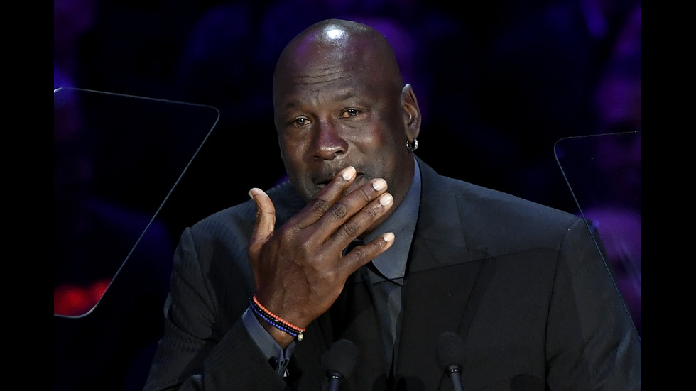 Хиляди се простиха с Коби Брайънт