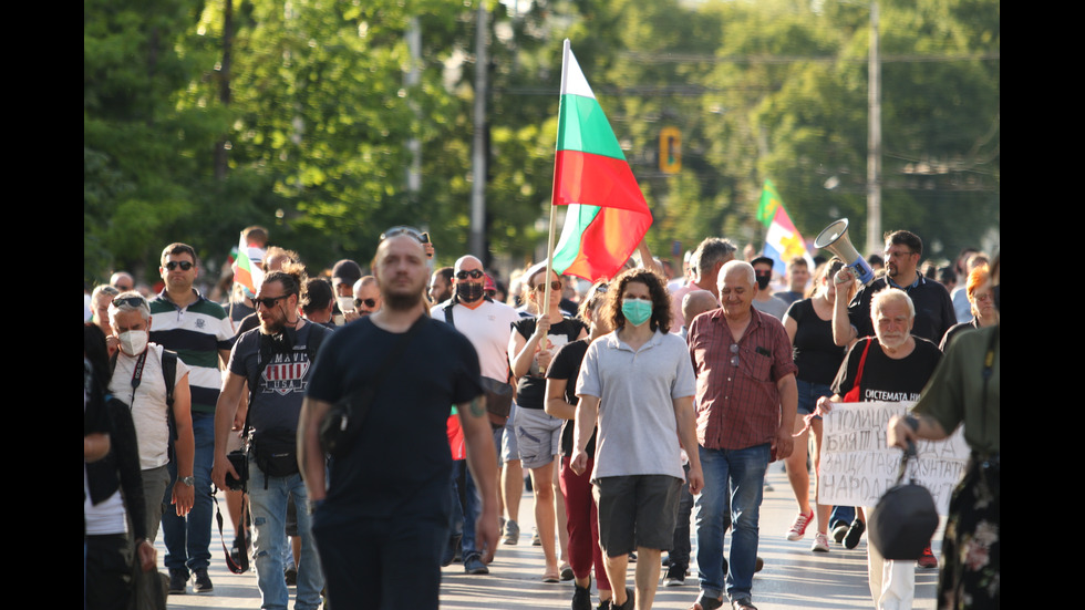 Трета поредна вечер на протести в центъра на София