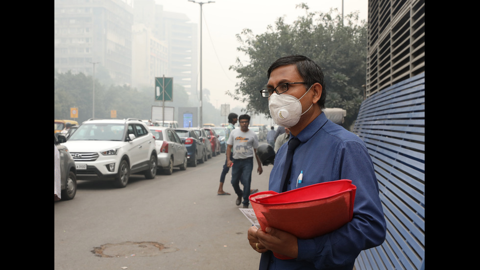 Пренасочени полети и затворени училища заради мръсния въздух в Делхи