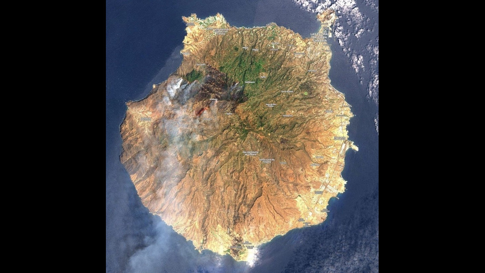 Пожарите на Канарските острови се виждат от Космоса