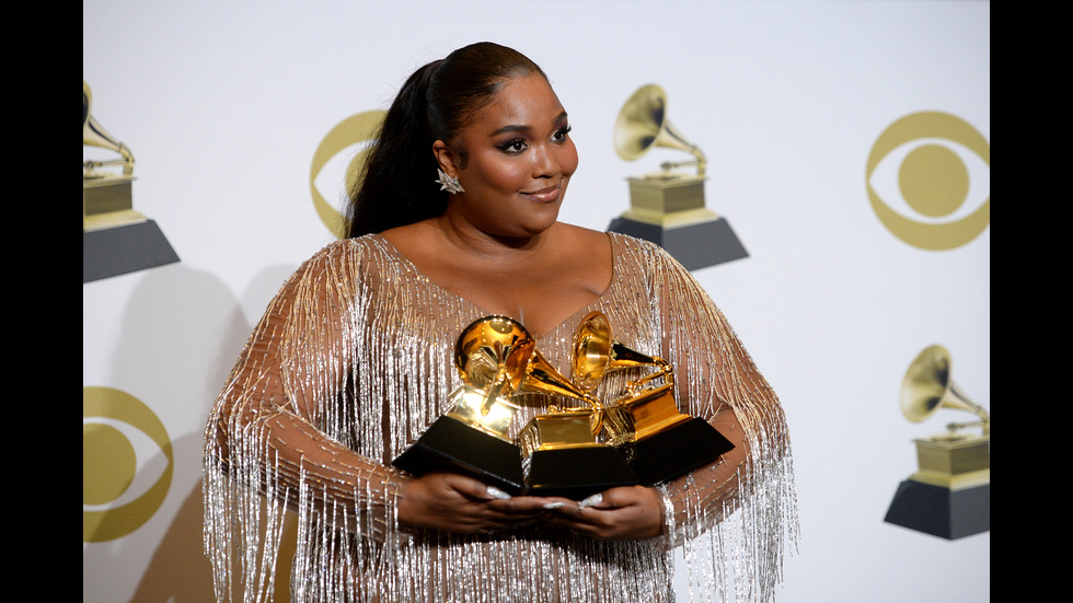 Стил и сексапил завладяха червения килим на наградите „Грами”