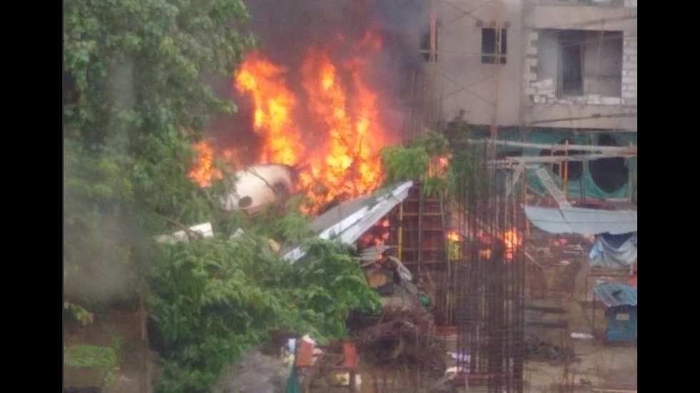 Правителствен самолет се разби в Индия
