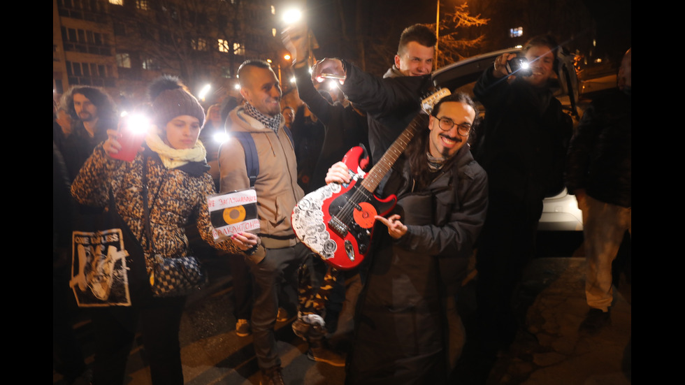 Протест пред сградата на „Балкантон“