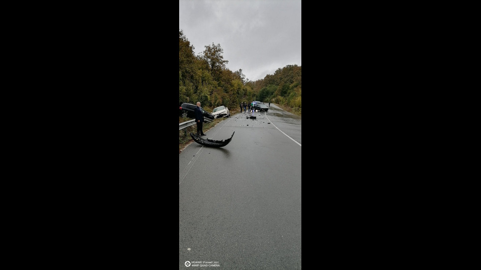 Tежка катастрофа с три коли край Малко Търново