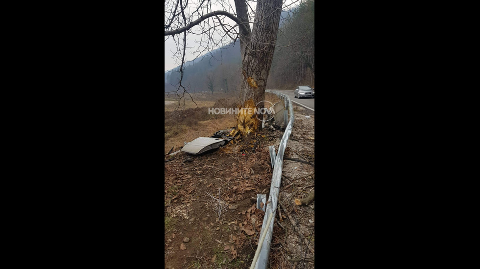 Кола се заби в дърво край Тетевен