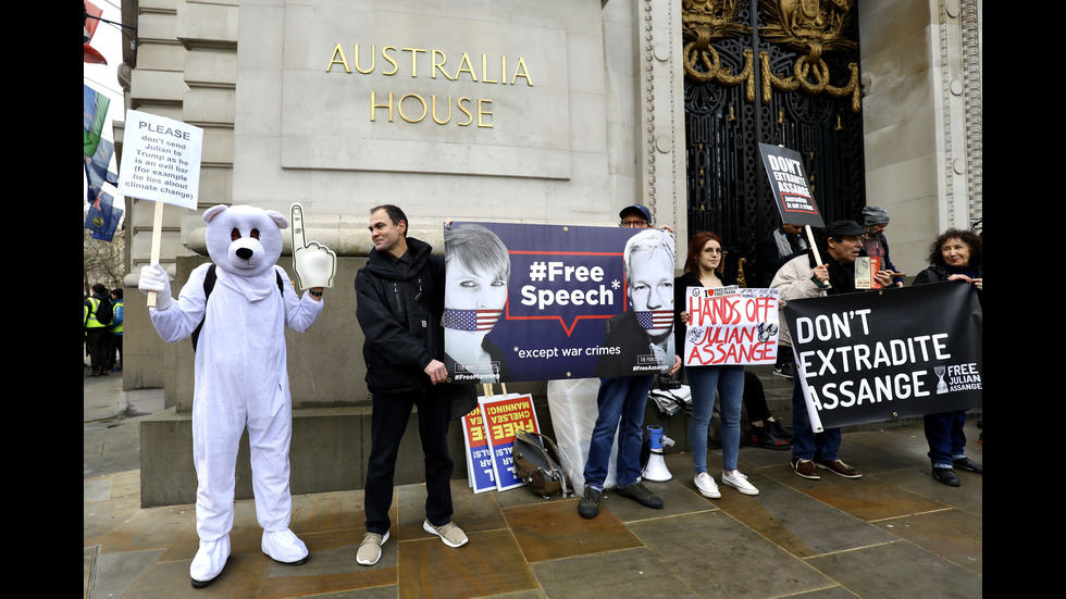 Протест в Лондон в защита на Джулиан Асандж