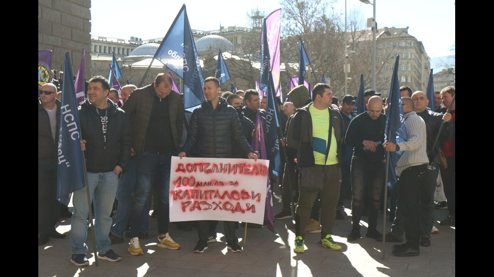 Пожарникари и полицаи от цялата страна излизат на протест в София