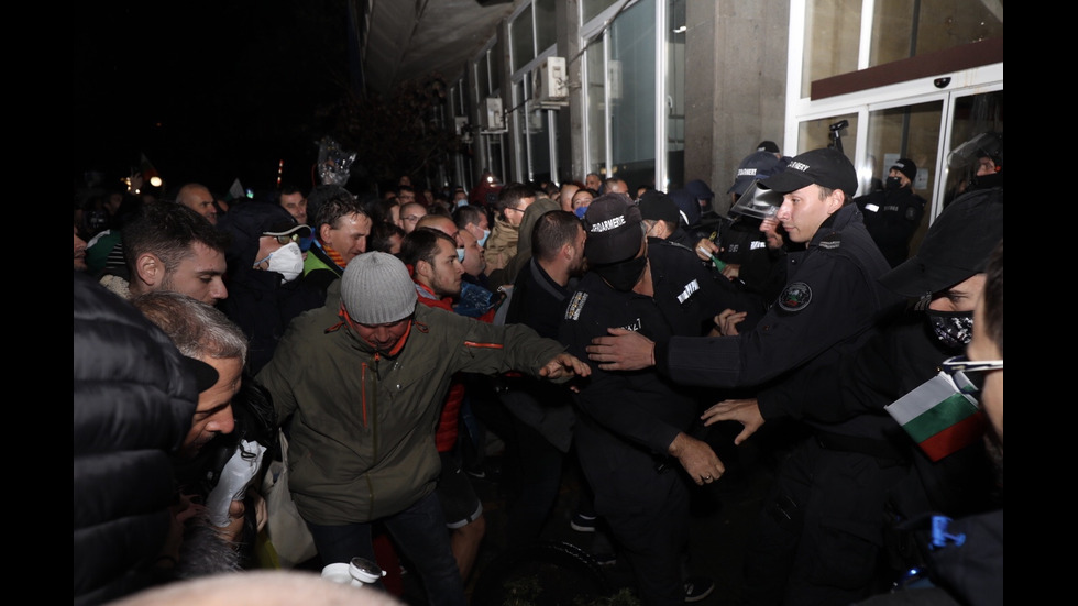 ДЕН 100: Засилено полицейско присъствие в София заради протеста