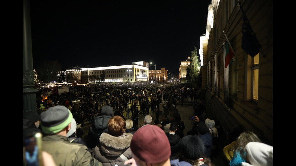 Многохилядни протести в София и големите градове на страната срещу бюджета и управлението