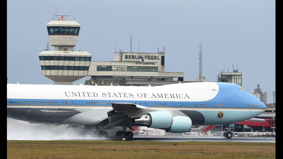 Самолетът на американския президент - поглед отвън и отвътре
